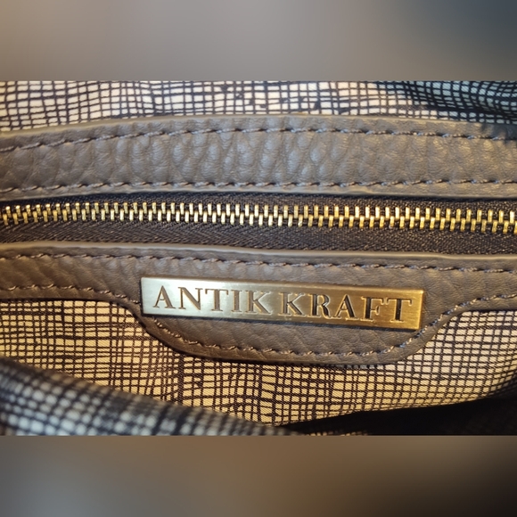 Antik Kraft Pebbled Vegan Leather Crossbody - Picture 5 of 13
